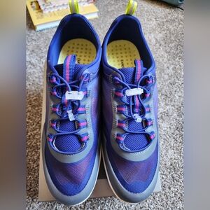 Land's End Adjustable Water Shoes Blue and Pink Size 10m. NWOT.